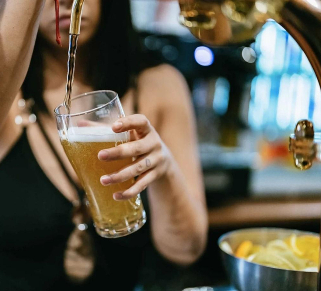 Hilversum: Ludwig's Private Pub Crawl with VIP Club Entry Fh7lHYLc