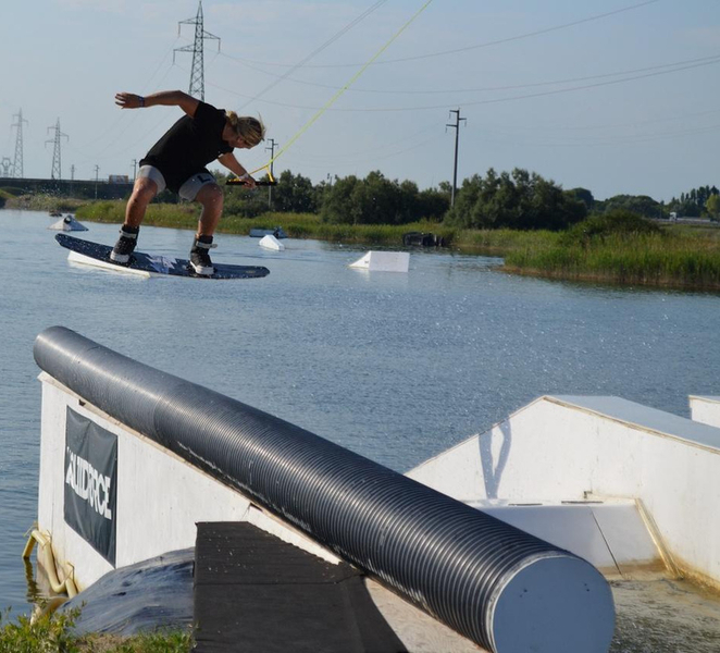 Wakeboard lessons in Cervia: the thrill of snowboarding on water tZv7j8LV