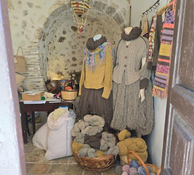 Explore a Medieval Village in the Gran Sasso National Park P4ft9Wsp