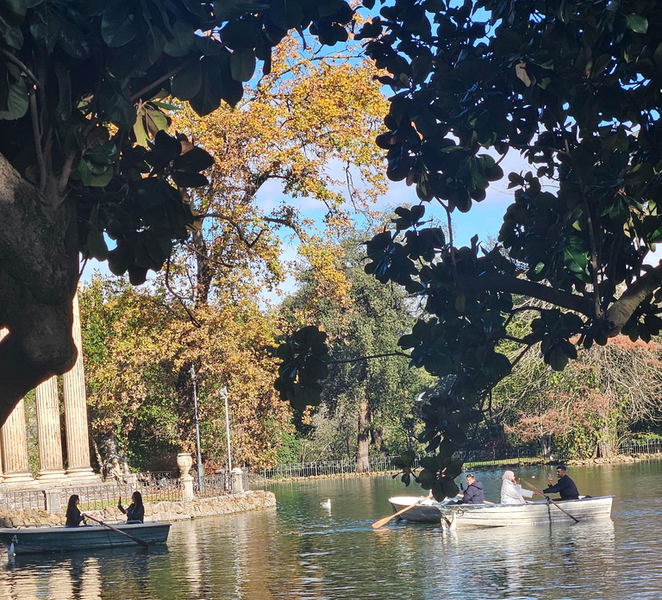 Rome: Boat at Villa Borghese Lake + Professional Photo Shoot xfUlcJZw
