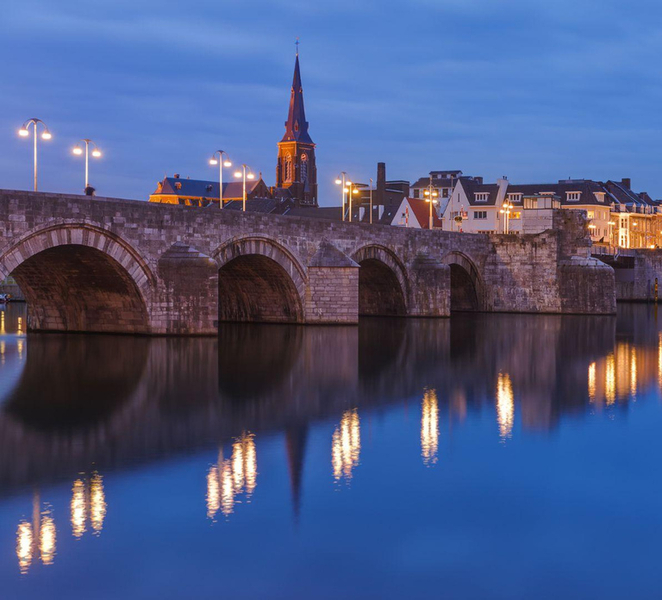 Maastricht Walking Tour with a Local iZbMRoxX