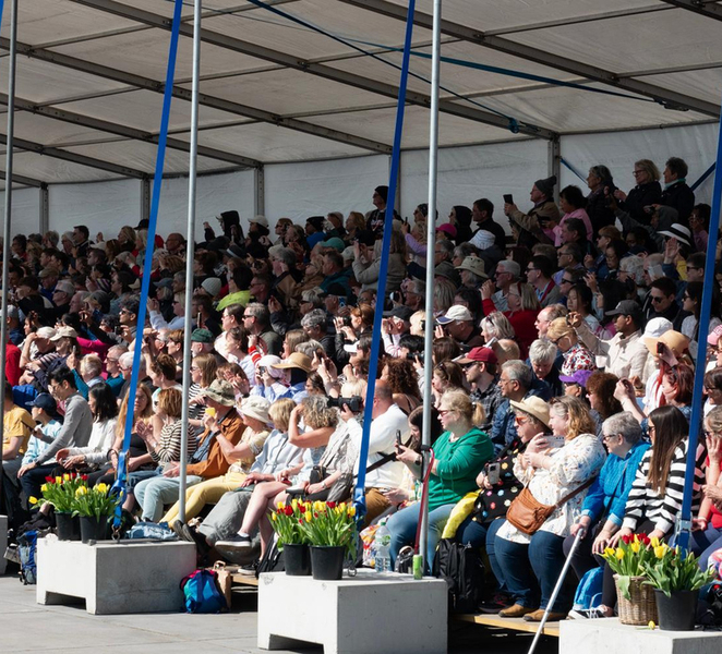 Amsterdam: Flower Parade Grandstand + Keukenhof Gardens Tour fwqqHx1r