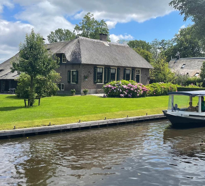 Giethoorn : 1 Hour Canal Cruise in Village With Coffee/Tea EHNT05Jy