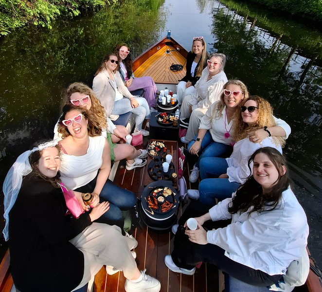 The Hague: individual tickets for an electric boattour! Aob4mMD3