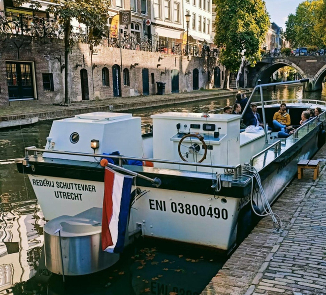 Utrecht: Open Boat Canal Cruise with Drink OiAw1QGL