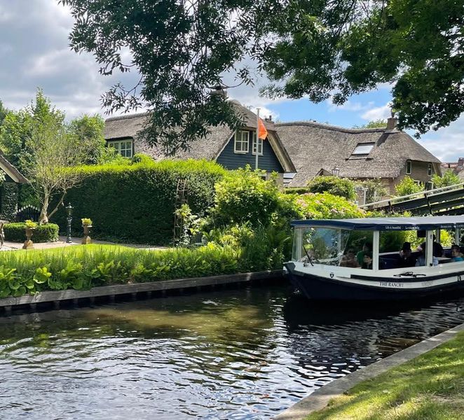 Giethoorn: Day Ticket with Canal Cruise, Coffee and Parking iLWsEpz8