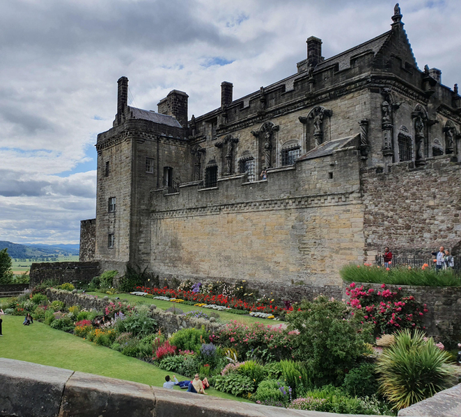 From Edinburgh: Stirling Castle, Kelpies and Loch Lomond lXGyXS2R