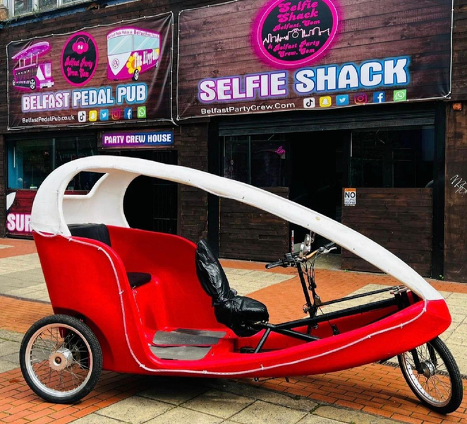 Belfast: Wee TukTuk Tours Party bike for 2 guests (BYOB) y00FNoow