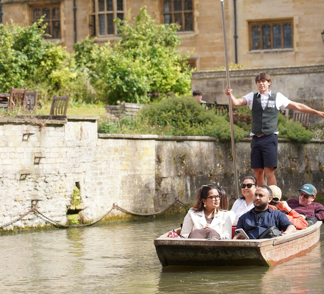 Cambridge English Punting Tour with Student Guides 8WOLpEFm