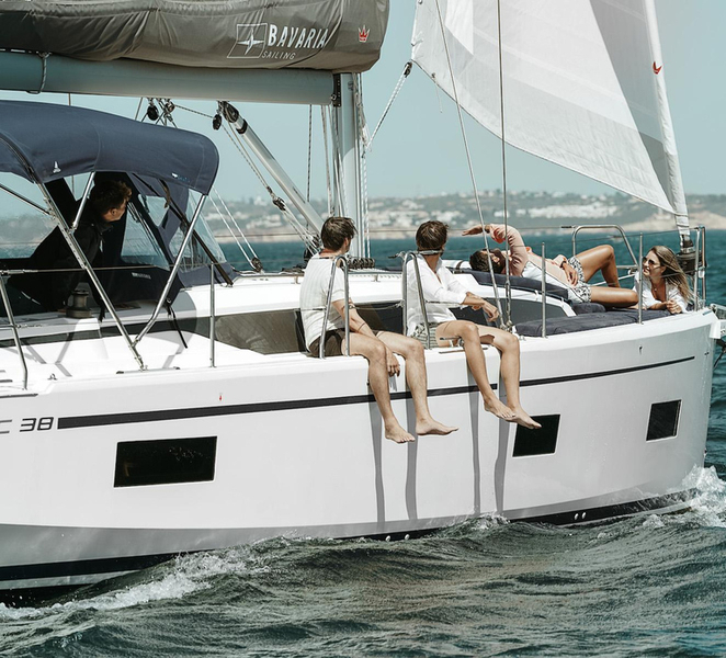 Portimao: Half-Day Sailing Yacht Cruise to the Benagil Caves D94XPkva