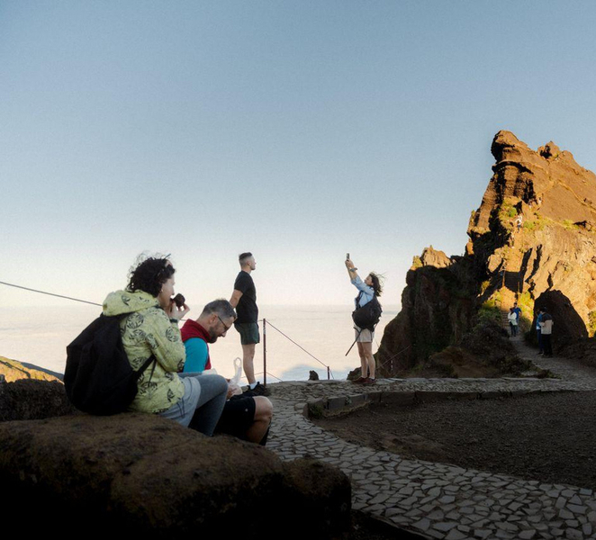 Funchal: Pico do Arieiro & Pico Ruivo Hiking Transfer fijWaSgd