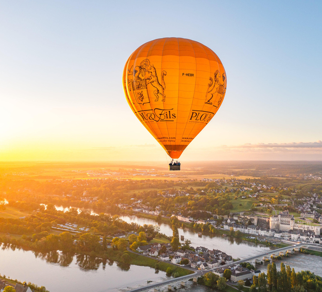 Amboise Hot-Air Balloon Sunset Ride over the Loire Valley S70BaMM6