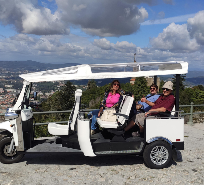 Sightseeing Tours by Electric Tuk-Tuk in Guimarães 4A0bt1u5