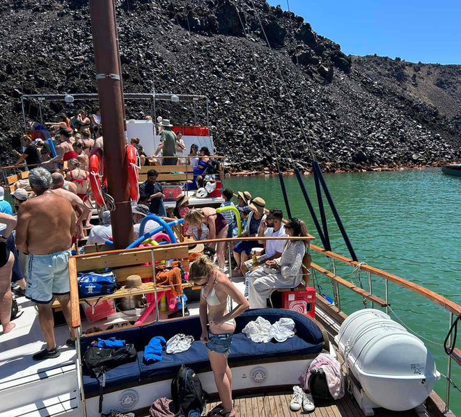 Santorini: Volcanic Islands Cruise with Hot Springs Visit U2dbGt1T