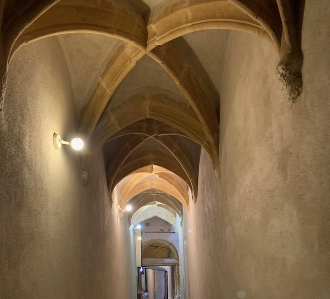 Lyon: Private Walking Tour of "Traboules" in the Old Town eB2LWQDg