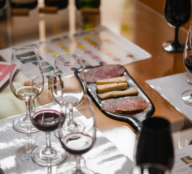 Guided Bordeaux Wine Tasting Class with 6 Wines and pairings X6GNmQFB