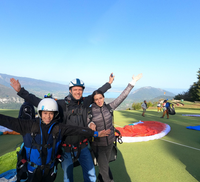 Paragliding Flight over Lake Annecy - Talloires fDR8jV84