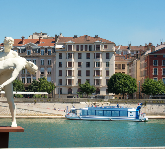 Lyon: Guided Sightseeing Cruise EehK9904