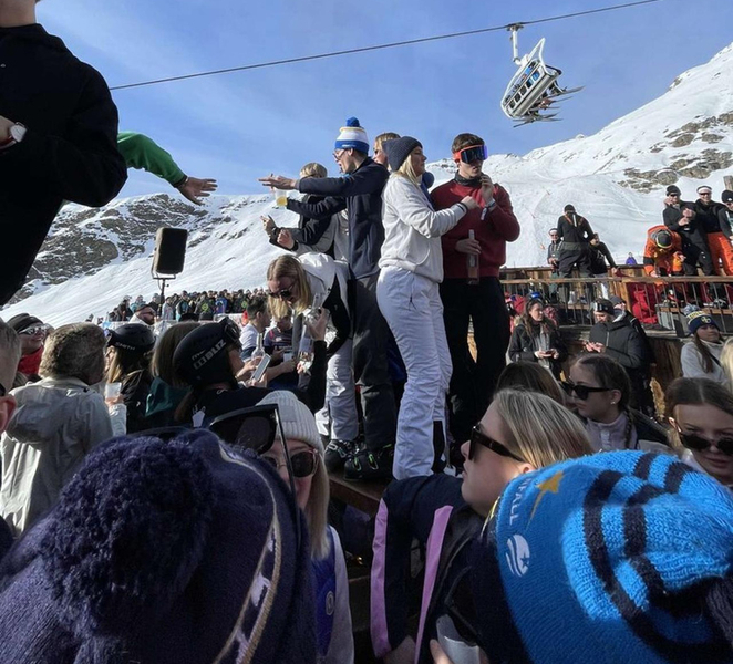 Courchevel Après-Ski Insider: Reserved Table & Party Guide TpL3uKa3