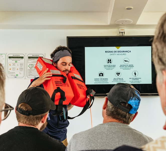 São Miguel: Whale-Watching Cruise with Marine Biologist wCUWORZf