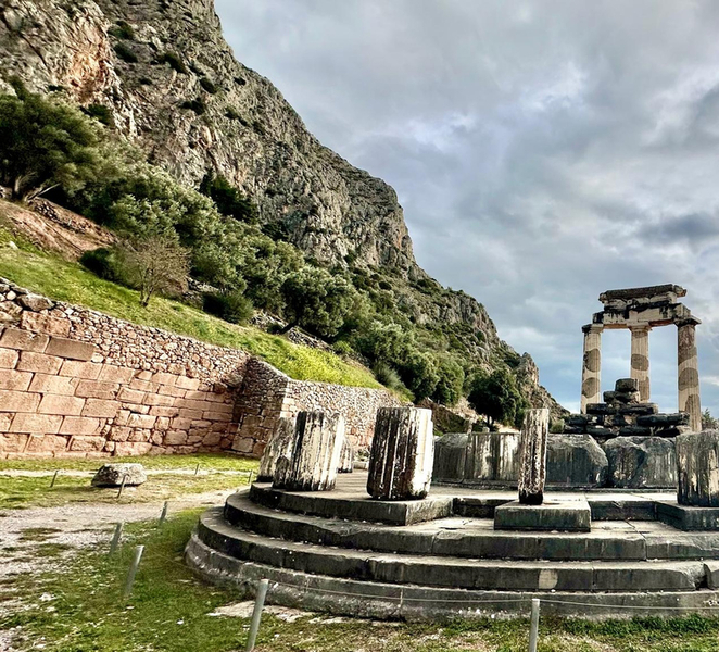 Visit Delphi & Meteora Monasteries Full Day Private Trip p5GD4XfT