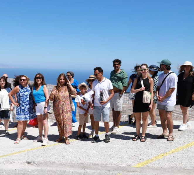 Santorini: Top Sights Day Trip, Wine Tasting, & Oia Sunset 4FbqN6cW
