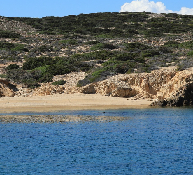 From Paros: Antiparos and Despotiko Full-Day Swim Cruise 8hrlKo1O