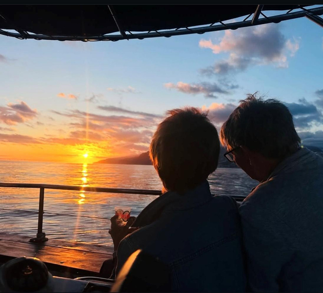 Funchal: Sunset Tour on Traditional Madeiran Boat w/ Drinks OQuAnPBS