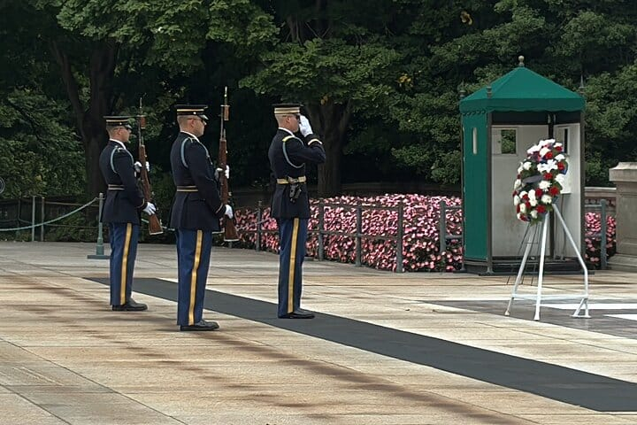 Arlington Cemetery Guided Tour with Changing of the Guard pHssdWag
