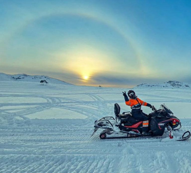 Snowmobiling on Eyjafjallajökull – The Summit of Adventure TZzXzzvB
