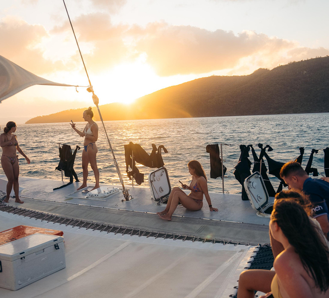 Airlie Beach: 2-Day Whitsunday Islands Sailing Snorkel Tour c2Fwx9XM