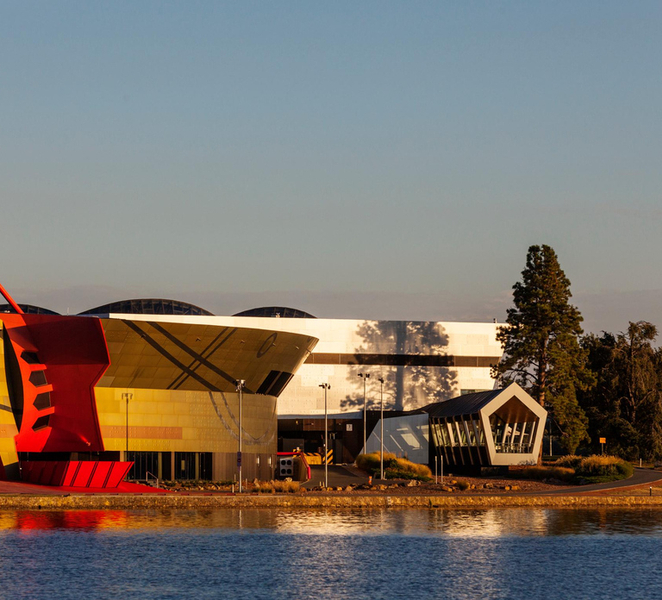 Canberra: National Museum of Australia Highlights Tour dF8P24PB