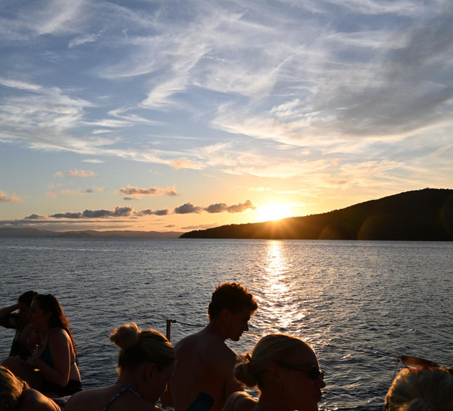 Airlie Beach: 2-Night Whitsundays Sailing Trip with Meals L9uE2yXX