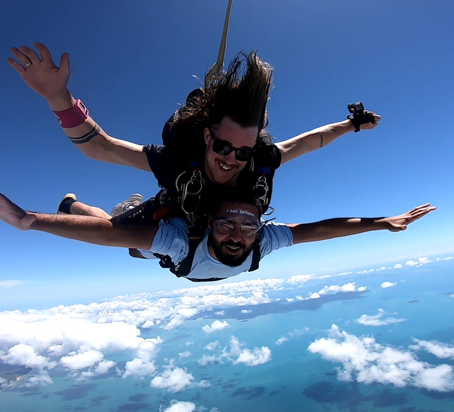 Airlie Beach: Tandem Skydiving Experience with Beach Landing pqKfmbsc