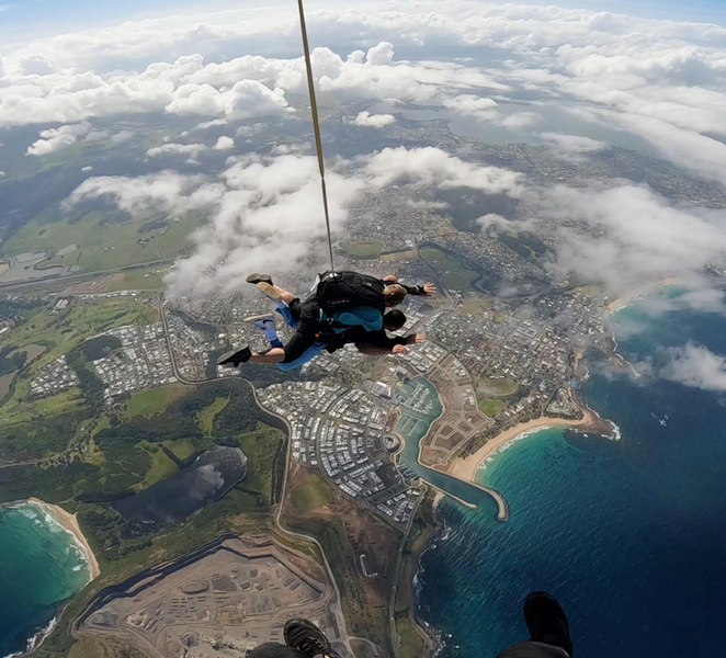 Sydney, Shellharbour: 15,000ft Tandem Beach Skydive GmVfotqb