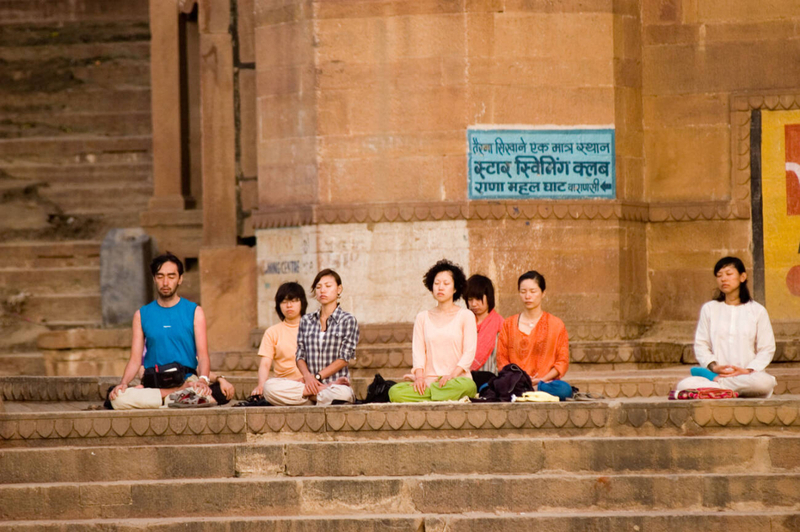 Sunrise Yoga & Guided Meditation Experience on the Ghats of Varanasi dUv4YFMW