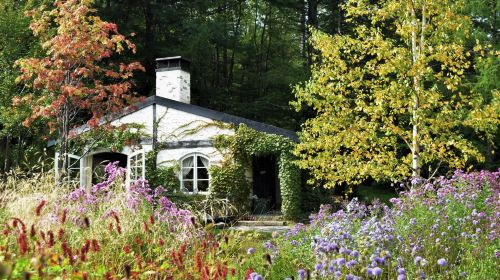 "Hokkaido Garden Route: Three Gardens - Kazeno Garden, Ueno Farm (The Gnomes' Garden), and Daisetsu Mori no Garden" [Departing from Sapporo North Exit] NnaS8lBx