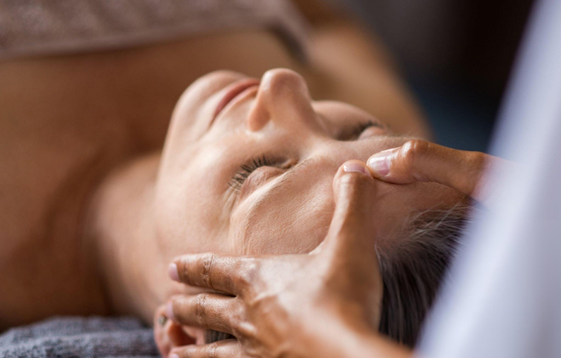 Varanasi Traditional Ayurvedic Oil Massage & Herbal Steam Bath EJOj61Sv