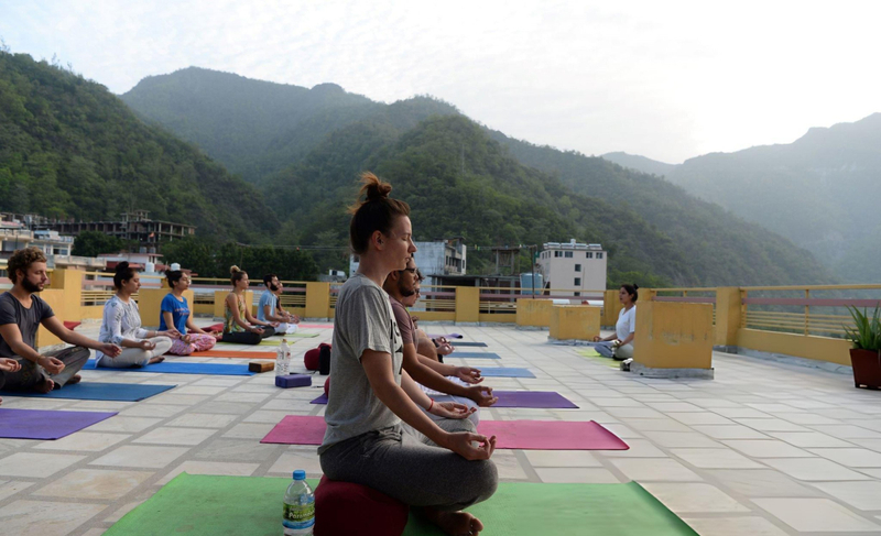 Rishikesh : Sunrise Yoga by the Ganges with Certified Instructor KTENa6nr