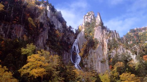 [Departure Guaranteed] 'Daisetsuzan Kurodake Ropeway with 120-Minute Stay! 5 Great Spots for Autumn Leaves in Heavy Snow Areas near Sounkyo, Hokkaido' Departing from Sapporo | Tour by Japanese Travel VXkhXKYS