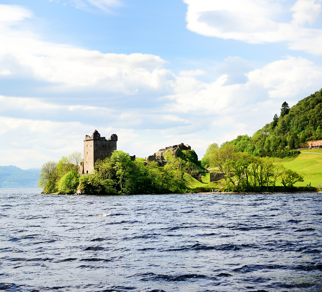 Loch Ness: Urquhart Castle Round-Trip Cruise ci0ahFhS