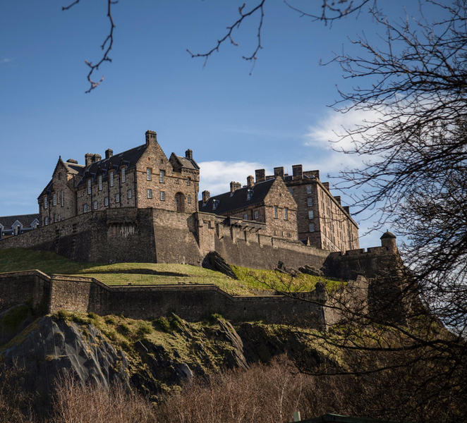 Edinburgh Castle & Royal Mile Walking Tour - Ticket Included ABjaeWDg