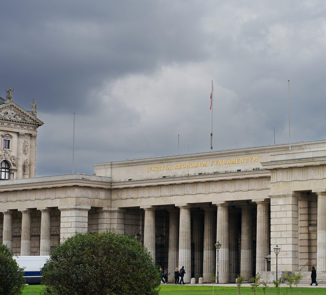 Vienna: Skip-the-Line Hofburg and Empress Sisi Museum Tour ukpikmeX