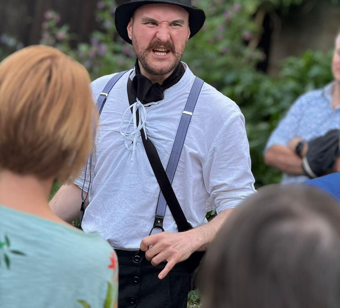 Warwick: Ghost, Crime & Murder Walking Tour SANSiLpq
