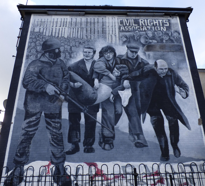 Derry: Bloody Sunday and Bogside Murals Walking Tour C2HADBrY