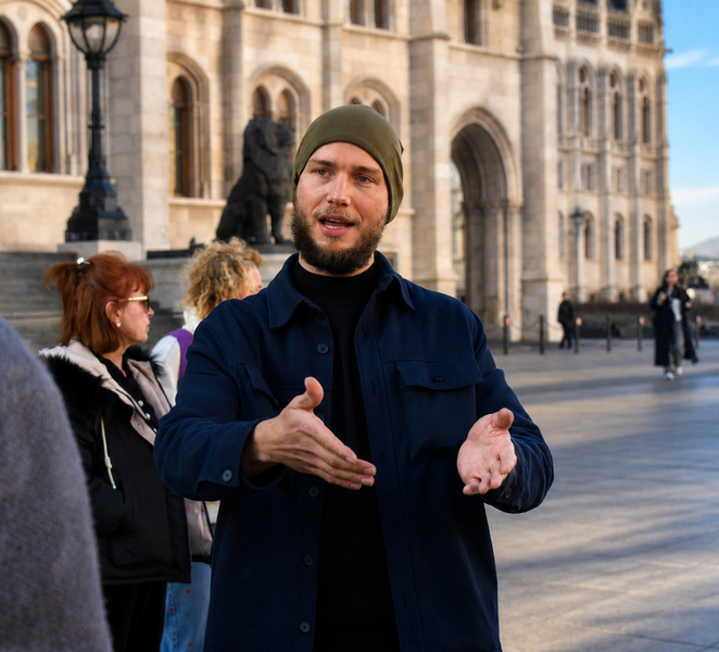 From Vienna: Bratislava and Budapest Guided Day Trip TjhM2SL4