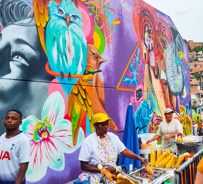 Medellin: Comuna 13 Graffiti Tour, Cable Car & Street Food FdzO65Ma