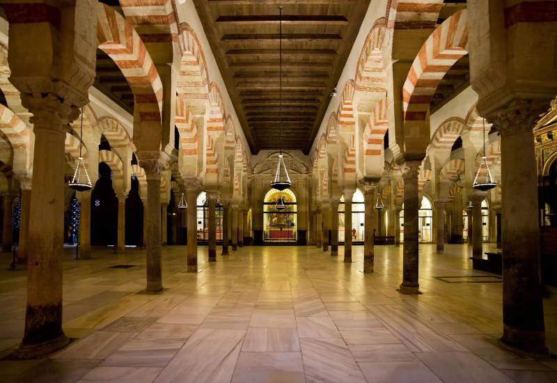 Mosque-Cathedral of Cordoba & Jewish Quartier Guided Tour DGQiTeq0