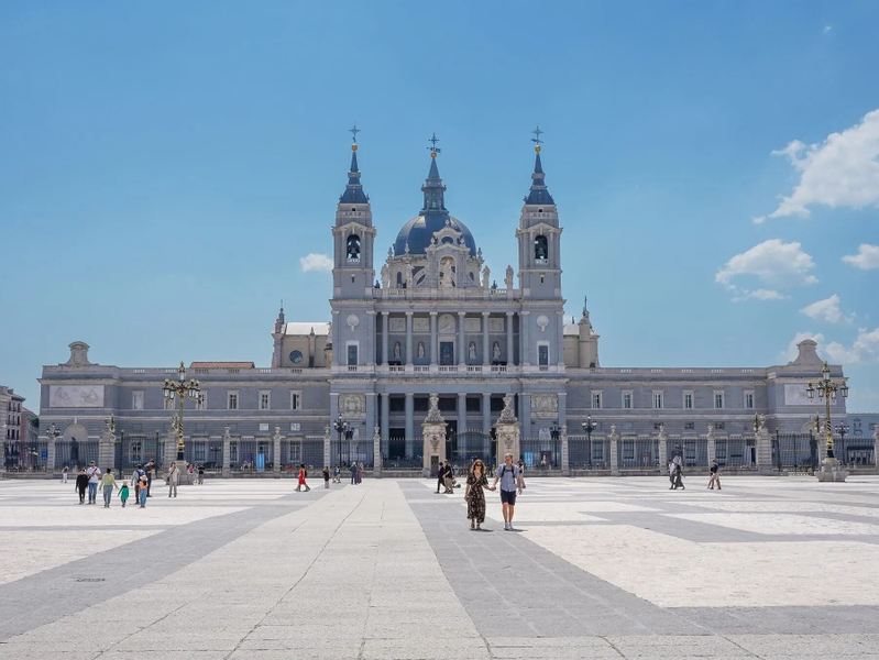 Private Tour: Madrid Highlights with Skip The Line Guided Tour Royal Palace FDjnVgQ5