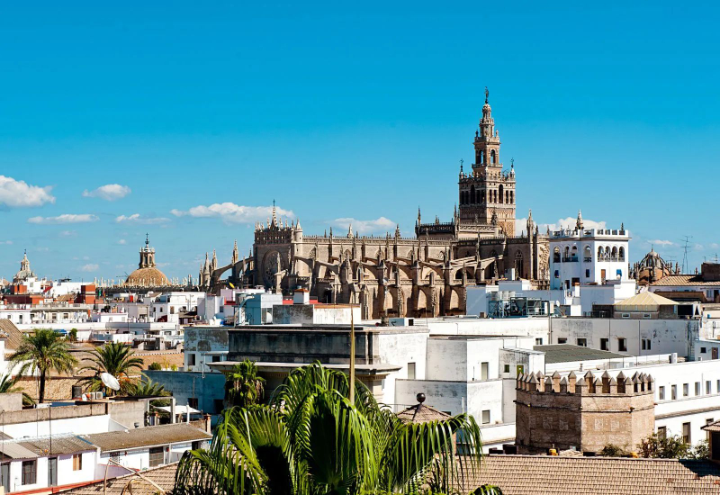 The Cathedral and La Giralda of Sevilla huY2025f